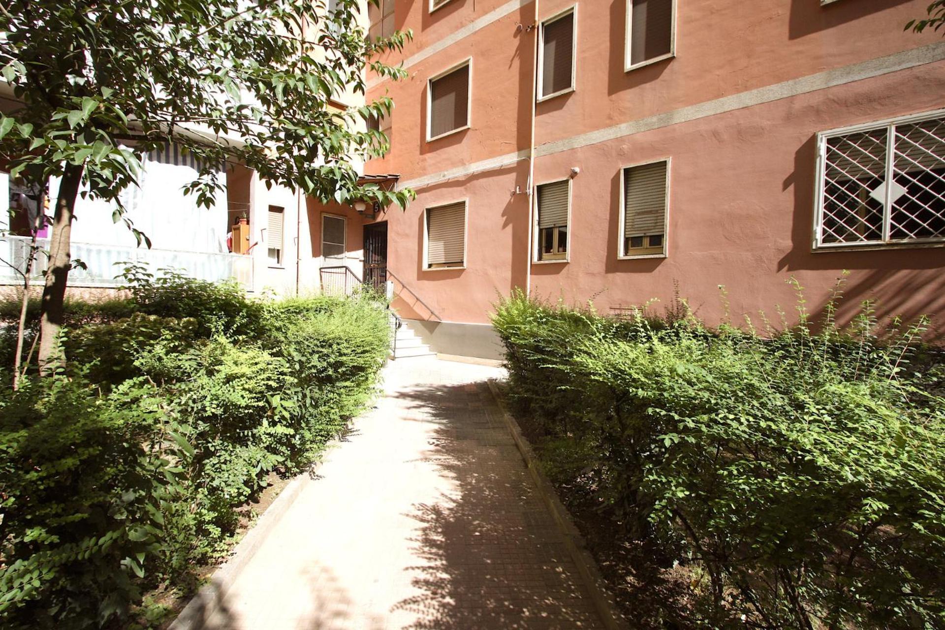 Tana House Rom